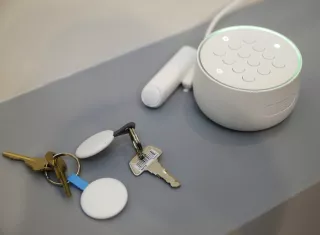 En esta imagen de archivo del 20 de septiembre de 2017, se ve el sistema de alarma Nest Secure durante un evento en San Francisco. AP