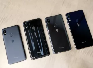 Cuatro modelos de teléfonos móviles durante el lanzamiento de la primera marca de smartphones del conglomerado vietnamita Vingroup, diseñados y desarrollados por la firma española BQ, en Ho Chi Minh, Vietnam. EFE