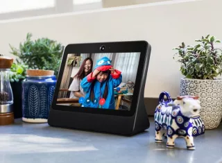 En esta imagen de archivo proporcionada por Facebook muestra el producto de la compañía llamado Portal. AP