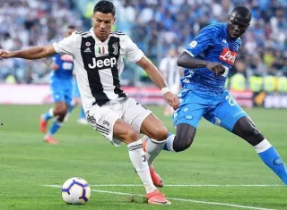 Cristiano Ronaldo y Kalidou Koulibaly en disputa esta temporada. Foto: EFE