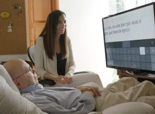 Analista de datos guatemalteco Otto Knoke, quien padece esclerosis lateral amiotrófica y se convirtió en la primera persona en Guatemala en usar el nuevo software de seguimiento ocular de Microsoft para Windows 10, llamado Eye Control. EFE