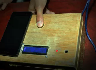 Imagen del prototipo para monitorear el pulso cardiaco a distancia en tiempo real fue diseñado por estudiantes del Instituto Politécnico Nacional (IPN) de México. EFE