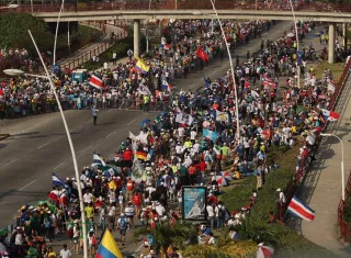 Peregrinos llegan este jueves al campo Santa María La Antigua para participar en la ceremonia de acogida de la Jornada Mundial de la Juventud (JMJ) en la que el papa Francisco tendrá el primer contacto con decenas de miles de jóvenes, en Ciudad de Panamá.
