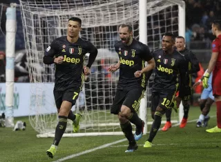 Cristiano Ronaldo celebra junto a sus compañeros. Foto: AP