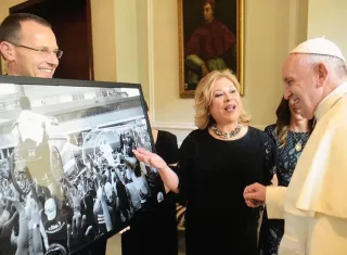 La foto viral del joven Lucas Henríquez, captada por el fotógrafo Carlos Yap, durante la JMJ2019, llegó hasta el Vaticano. 