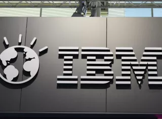 Una fotografía de archivo de un logotipo del grupo informático estadounidense IBM en Hannover (Alemania). EFE/Archivo