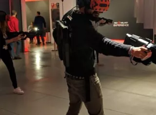 La experiencia mezcla la realidad de lo físico con la de lo virtual. EFE/Manuel Moncada