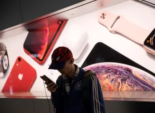 En todo el mundo, se calcula que existen más de 5.000 millones de teléfonos móviles, de los que más de la mitad son inteligentes, sobre una población total de 7.700 millones de personas. EFE/Archivo