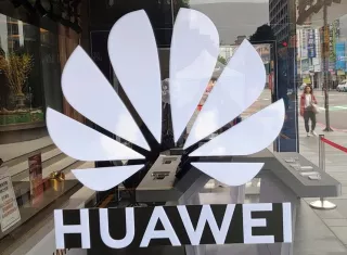 "Taiwán está bajo la amenaza de invasión por parte de China, y las empresas tecnológicas chinas ofrecen un medio para impulsar el ciberespionaje y la guerra cibernética contra la isla", declaró Liao a Efe.