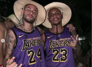 Neymar viajó hace unos días a Brasil para continuar con su recuperación por la lesión en el metatarsiano . Foto: Instagram