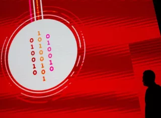 El consejero delegado de Rakuten, Mickey Mikitani, durante la conferencia que ha pronunciado este miércoles en la tercera jornada del Congreso Mundial de Móviles (MWC), la mayor feria mundial de telefonía, que se está celebrando en Barcelona. EFE