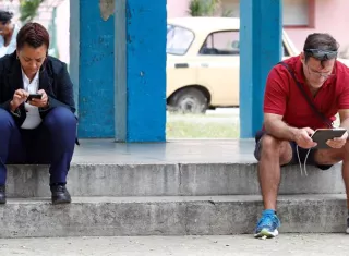 El objetivo principal es evaluar el comportamiento de la red y evacuar parte del tráfico que actualmente se genera por el consumo de datos móviles en la capital cubana a través de la tecnología 3G. EFE