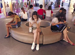 En 2019 habrá 3.275 millones de usuarios de “smartphone”. A finales de 2018 la cifra se estimaba en 3.000 millones.EFE/Rungroj Yongrit