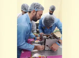 Dr. Rodney Delgado S, director del Observatorio Astronómico de Panamá – Universidad Tecnológica de Panamá, formó parte de uno de los 3 equipos multidisciplinarios dentro del programa UNNATI para el desarrollo de tres nanosatélites. Cortesía