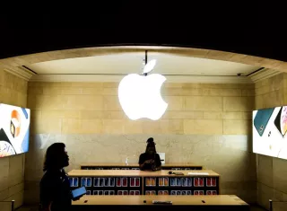 Los nuevos dispositivos de la compañía de la manzana mordida se pueden comprar por internet a partir de este mismo lunes. Foto: EFE