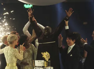 El maestro keniano Peter Tabichi, es un profesor de ciencias que regala el 80 por ciento de sus ingresos a los pobres en el remoto pueblo keniano de Pwani. (Foto AP / Jon Gambrell). AP