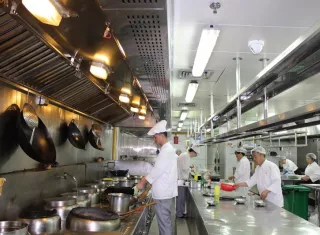 El control más absoluto ha llegado a las cocinas de los restaurantes en China, gracias a un sofisticado sistema de inteligencia artificial puesto en práctica en centenares de locales de la ciudad de Shanghái. EFE