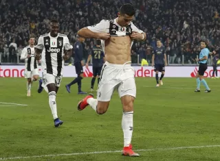 El portugués Cristiano Ronaldo celebra uno de sus goles. Foto: AP