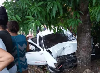 El hombre recibió un disparo y fue trasladado al hospital, donde llegó el sujeto que no ha sido identificado 
