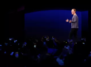 Zuckerberg explicando el nuevo diseño que cuenta la red social Facebook.