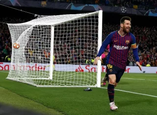  El delantero argentino del FC Barcelona Leo Messi celebra su gol, segundo del equipo ante el Liverpool. Foto: EFE