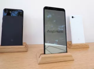 Fotografía de los nuevos teléfonos Pixel 3a este martes durante la presentación Google I/O en el Anfiteatro Shoreline en Mountain View, California (EE.UU.). EFE