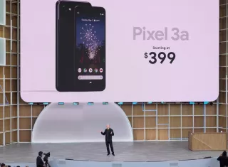 El vicepresidente de dispositivos y servicios de Google Rick Osterloh habla el pasado martes, 7 de mayo de 2019, durante la presentación de los nuevos teléfonos Pixel en la Google I/O en el Anfiteatro Shoreline en Mountain View, California (EE.UU.). EFE