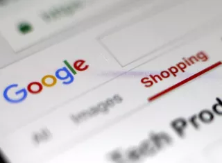 "Los productos todavía se venden desde terceras partes. Nosotros solo somos la plataforma. No enviamos, no recogemos ni entregamos. No nos estamos convirtiendo en una tienda", aseguró el vicepresidente de la compañía. EFE