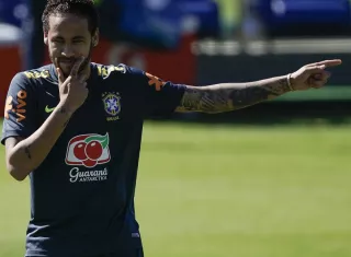 Neymar en el entrenamiento de hoy con la selección brasileña. / Foto AP