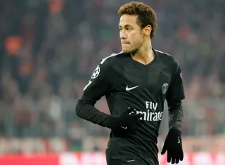 Neymar del París reacciona durante un partido por la fase de grupos de la Liga de Campeones de la UEFA. Foto: EFE