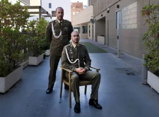 Los sargentos Sergio Martín y Víctor Calvo. FOTO DE EL PAÍS