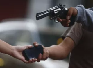 Los acompañantes del conductor del camión acudieron al cuartel de policías en Guabalá. Foto: Ilustrativa