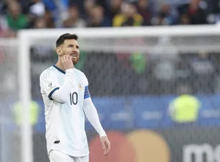 El rosarino vio la tarjeta roja con solo cuarenta segundos en el campo de juego. Foto:AP