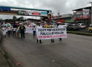  Foto. marcha de protesta en el distrito de Arraiján, por la mala calidad de los servicios públicos.