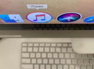 El último software operativo de Apple para computadoras Mac mata a iTunes, el programa una vez revolucionario que hizo que las ventas de música en línea se generalizaran y mitigara efectivamente el impacto de la piratería. AP