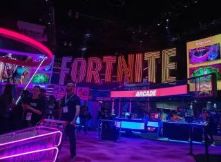 Fotografía de archivo del 12 de junio de 2019 del logo del famoso videojuego "Fortnite" durante la feria Electronic Entertainment Expo (E3) 2019, en Los Ángeles, California (Estados Unidos). EFE