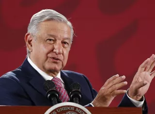 El presidente de México, Andrés Manuel López Obrador, habla durante su conferencia de prensa matutina este jueves, en Palacio Nacional, en Ciudad de México. EFE