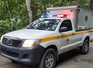 Levantamiento del cadáver. Foto/ Alexander Santamaria