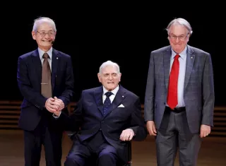 Los premios Nobel 2019  Akira Yoshino, John B Goodenough y Stanley Whittingham