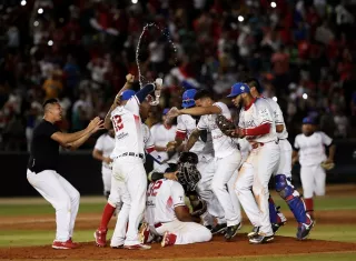 Los Toros de Herrera de Panamá mientras celebran tras vencer a los Leñadores en 2010. Foto: EFE