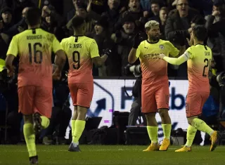 Sergio Aguero y sus compañeros celebran. Foto: EFE