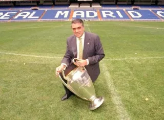 El expresidente del Real Madrid, Lorenzo Sanz, durante una rueda de prensa. Foto: Twitter