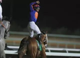 Luis Sáez luego de su triunfo en la Copa Saudí. 