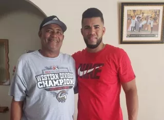 Darío Agrazal padre (izq.) y su hijo, el grandes ligas del mismo nombre. 