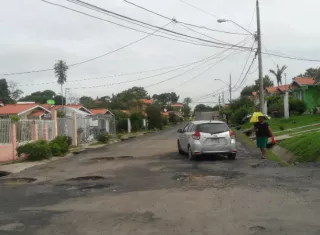 La medida incluiría también el toque de queda nocturno.