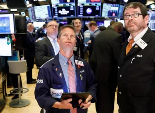 Por sectores, los más perjudicados fueron los de bienes no esenciales (-2,13 %), comunicaciones (-1,98 %), tecnología (-1,59 %) y energía (-1,52 %).