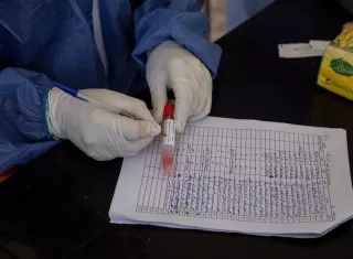 Los fallecidos se mantienen en 1,04 millones, 4.400 más que en el día anterior.. EFE