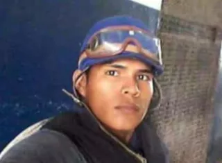  El jinete Jean Carlos Rodríguez cayó de su caballo en la sexta carrera del viernes