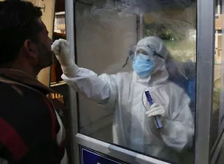 Los pacientes recuperados en el mundo son más de 30,4 millones. EFE