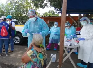 En el sitio se realizaron 150 pruebas rápidas de antígeno, las cuales fueron procesadas en el sitio para dar respuesta inmediata a la población.